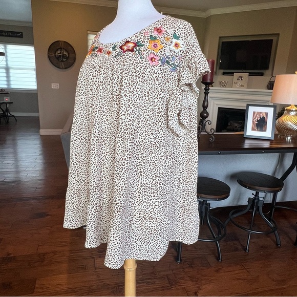 NWT $42 ODDI ODDY Size 1XL 1XLarge 1X Plus Leopard Floral Embroidered Top Blouse - Picture 6 of 13